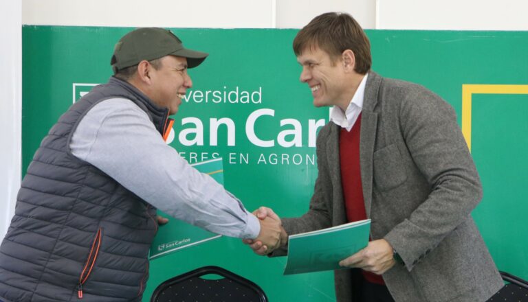La Universidad San Carlos renueva convenio de becas con la Municipalidad de Teniente Esteban Martínez